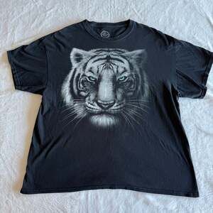 DOM Black White Tiger Head Graphic T-Shirt